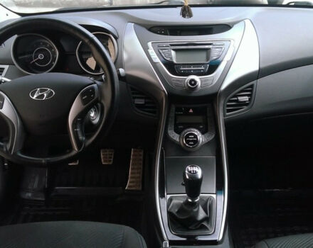 Hyundai Elantra 2012 года