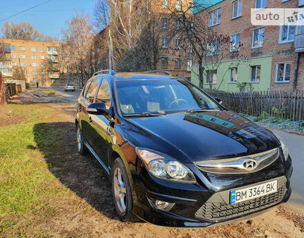 Фото на отзыв с оценкой 4.8 о Hyundai i30 2012 году выпуска от автора "Юрий" с текстом: Машина с хорошим дизайном как снаружи, так и внутри. Материалы отделки качественные, в салоне про...