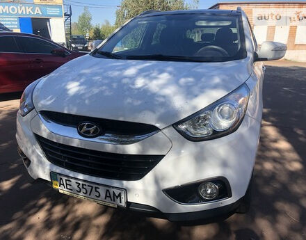 Фото на отзыв с оценкой 3 о Hyundai ix35 2012 году выпуска от автора "Евгений" с текстом: Купил новый в салоне, сразу был очень доволен авто, но в скором времени она надоела. Начал обраща...