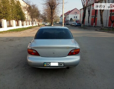 Hyundai Lantra 1998 року