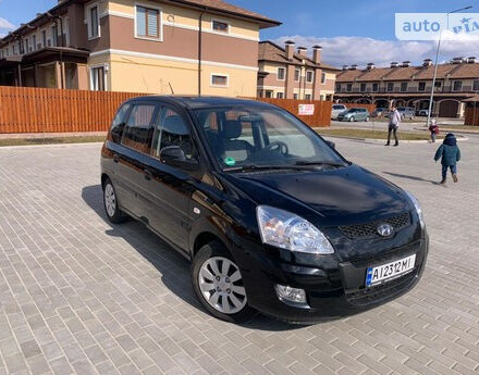 Фото на отзыв с оценкой 4.2 о Hyundai Matrix 2009 году выпуска от автора "Женя" с текстом: Авто підкупило тим, що воно не стандартне. Високо сидіти наче в бусі, місця над головою, з моїми ...