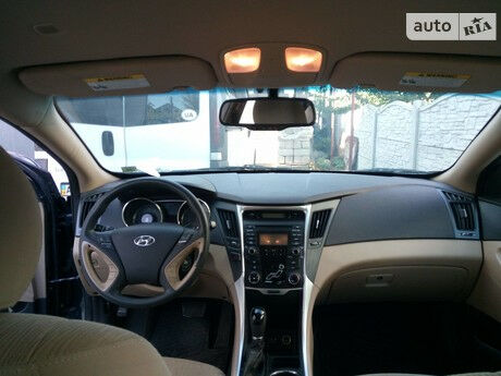 Хендай Соната 2011 року Hyundai Sonata 2011 року