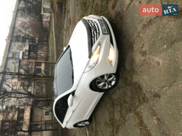Хендай Соната 2010 року Hyundai Sonata 2010 року