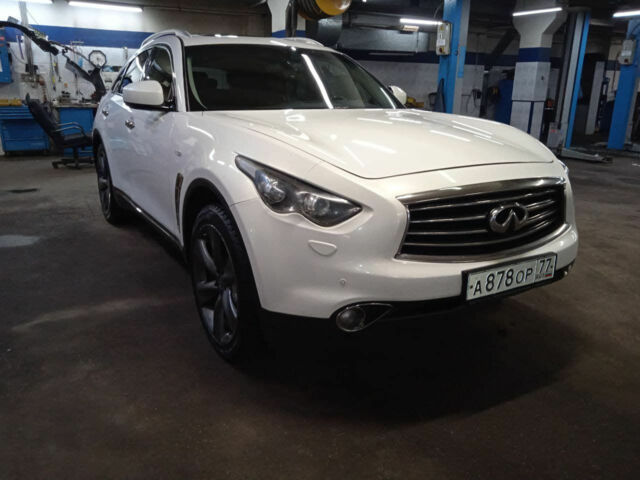 Infiniti FX 2012 года