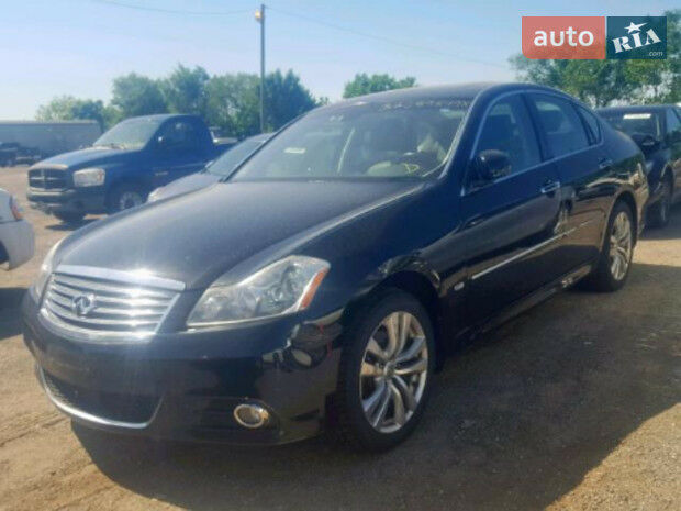 Infiniti M 2009 року