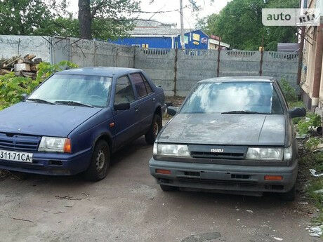 Исузу Джемини 1990 года Isuzu Gemini 1990 года