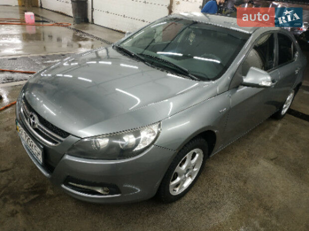 Джак Джей5 2014 года JAC J5 2014 года