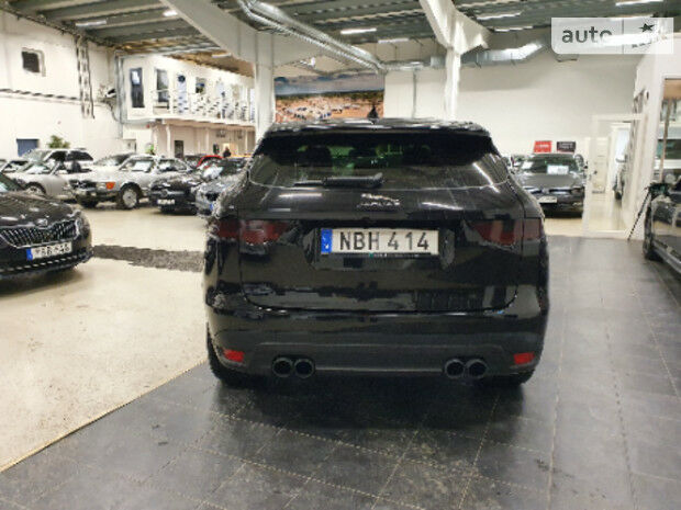Ягуар Ф-Пейс 2017 року Jaguar F-Pace 2017 року