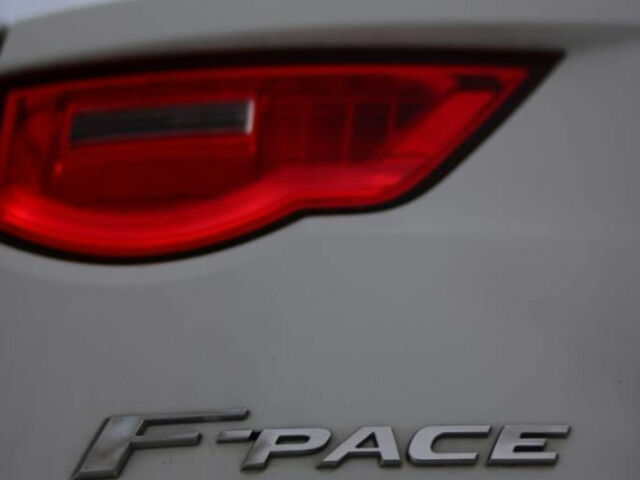 Jaguar F-Pace 2017 года