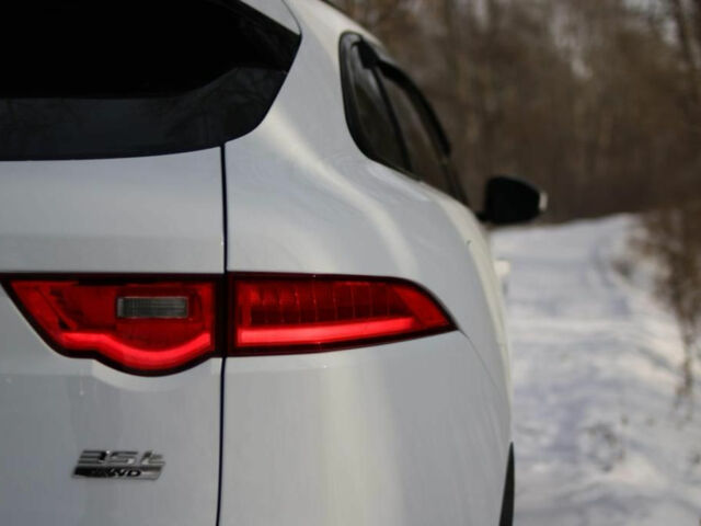 Jaguar F-Pace 2017 року
