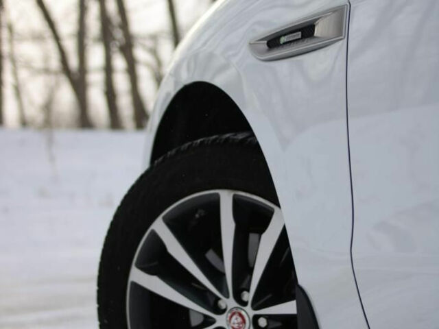 Jaguar F-Pace 2017 року