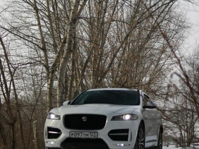 Jaguar F-Pace 2017 року