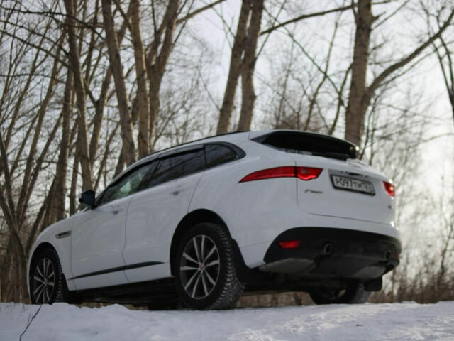 Jaguar F-Pace 2017 року
