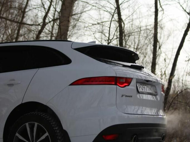 Jaguar F-Pace 2017 року