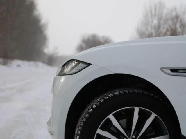 Jaguar F-Pace 2017 року