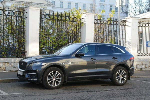 Ягуар Ф-Пейс 2017 года Jaguar F-Pace 2017 года