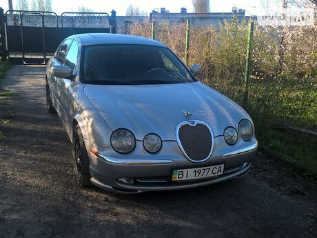 Jaguar S-Type 2000 года