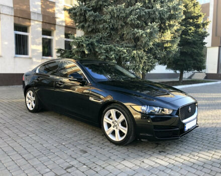 Jaguar XE 2017 року