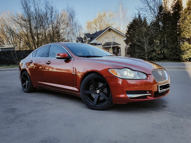 Jaguar XF 2010 года