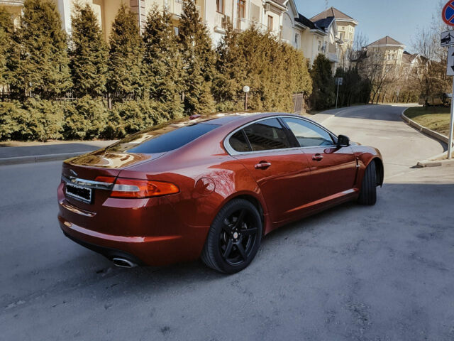 Jaguar XF 2010 года