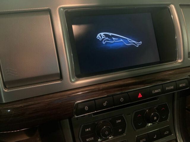 Jaguar XF 2015 року