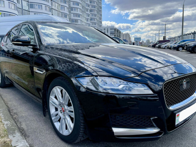 Jaguar XF 2017 року