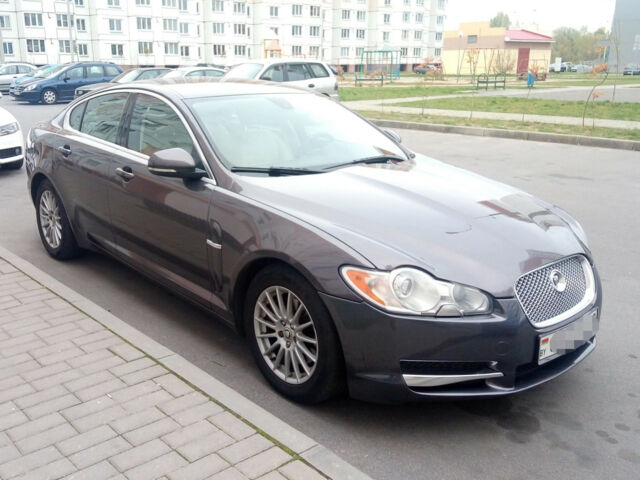 Jaguar XF 2009 року