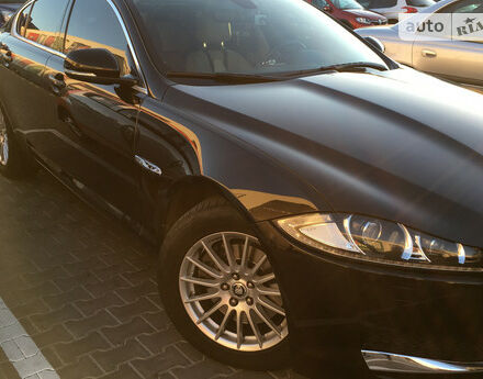 Фото на отзыв с оценкой 5 о Jaguar XF 2012 году выпуска от автора "Игорь" с текстом: Шикарный автомобиль, на нем я чувствую себя спортсменом на болиде. Черный цвет выглядит стильно и...