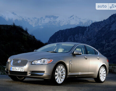 Jaguar XF 2012 року