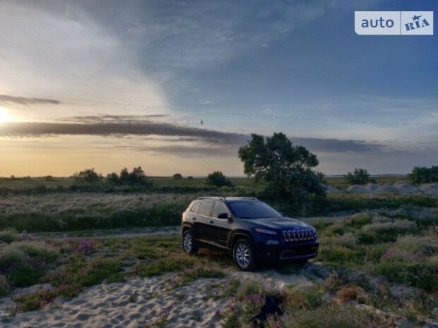 Jeep Cherokee 2015 року