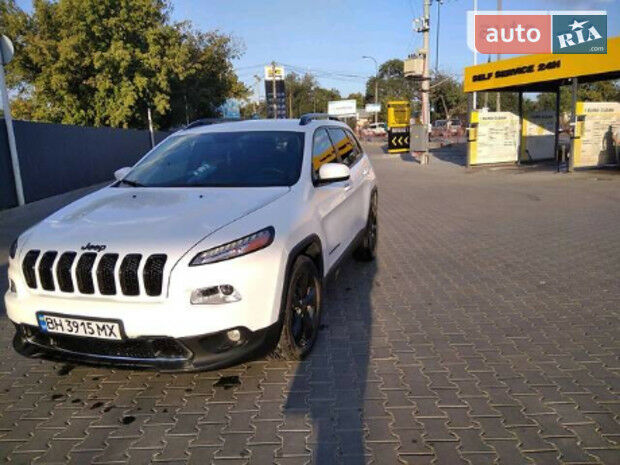 Jeep Cherokee 2015 года