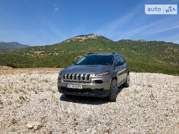 Jeep Cherokee 2016 року