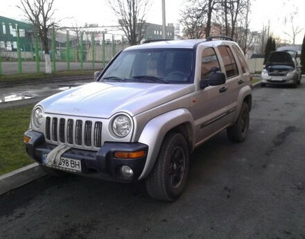 Jeep Cherokee 2004 року