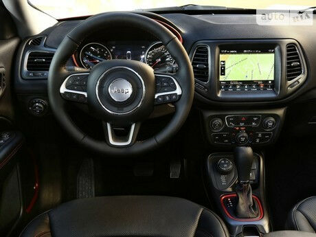 Джип Компас 2018 року Jeep Compass 2018 року