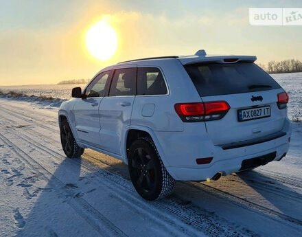 Фото на отзыв с оценкой 4.4 о Jeep Grand Cherokee 2015 году выпуска от автора "Alex Studzinskyi" с текстом: Автомобіль дуже комфортний, місткий, чудово виглядає на українських дорогах, не дорогий в обслуго...