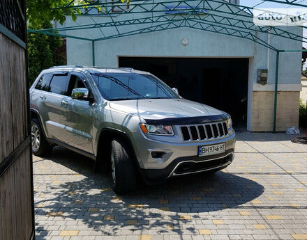 Фото на отзыв с оценкой 5 о Jeep Grand Cherokee 2014 году выпуска от автора "Владимир" с текстом: Мощный дизельный двигатель -250л.с.позволяет чувствовать себя очень комфортно, как в городе, так ...