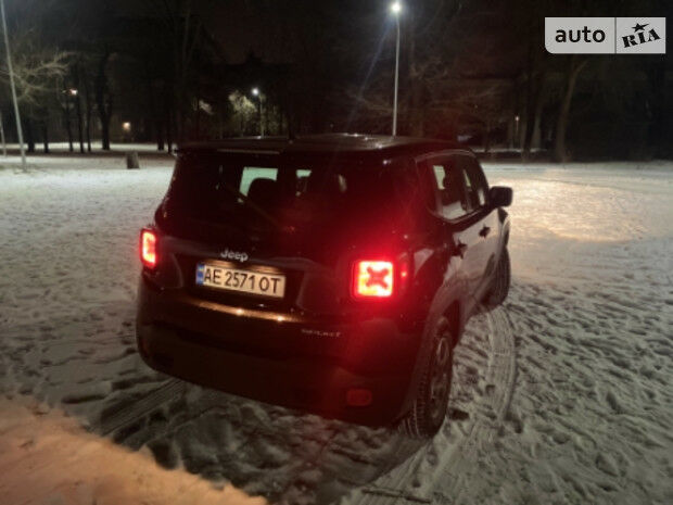 Jeep Renegade 2015 року