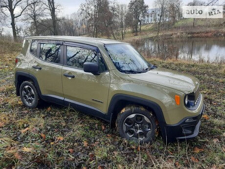 Джип Ренегат 2015 року Jeep Renegade 2015 року