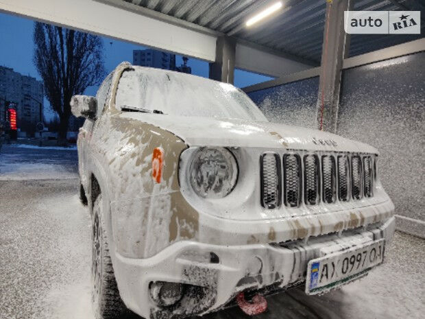 Jeep Renegade 2017 року