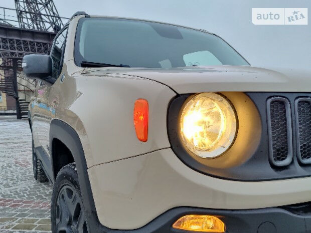 Jeep Renegade 2017 року