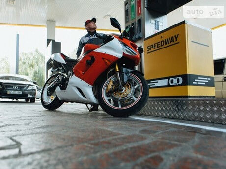 Кавасаки ЗКС 2006 года Kawasaki ZX 2006 года