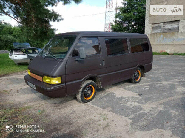 Kia Besta 2000 року