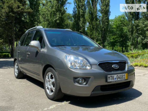 Киа Каренс 2011 року Kia Carens 2011 року