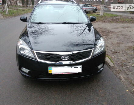 Kia Ceed SW 2011 года