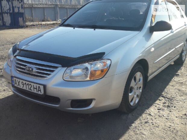Киа Черато 2007 року Kia Cerato 2007 року