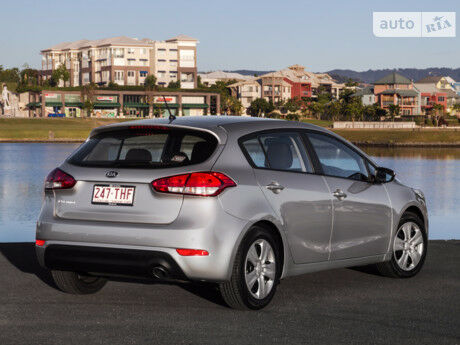 Киа Черато 2011 року Kia Cerato 2011 року
