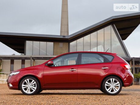 Киа Черато 2006 року Kia Cerato 2006 року