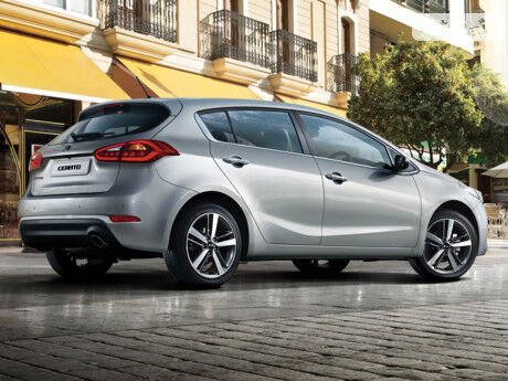 Киа Черато 2011 року Kia Cerato 2011 року