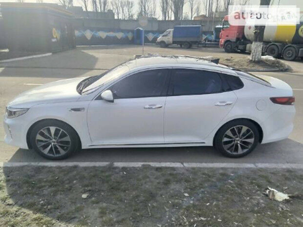 Kia K5 2016 року