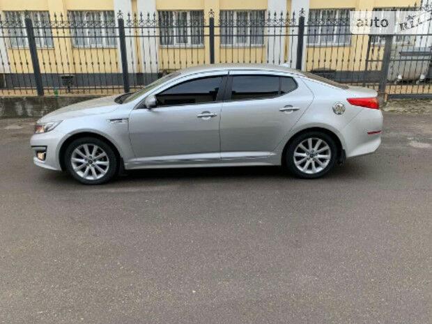 Киа K5 2014 року Kia K5 2014 року